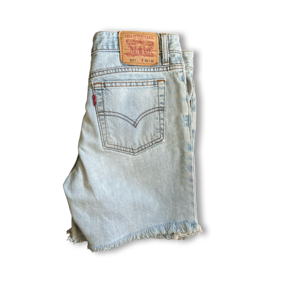 Vintage Levi’s Light Wash Denim Shorts