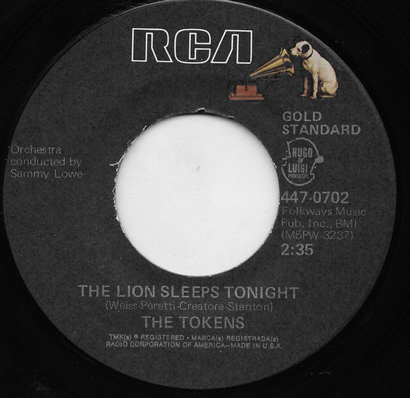 The Tokens : The Lion Sleeps Tonight (7", Single, RE)